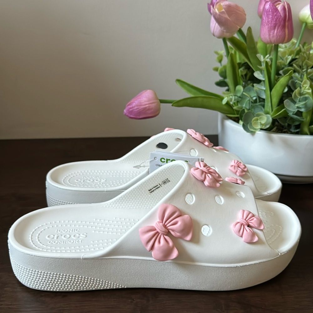 Crocs women’s size 8 new